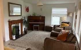 Entire House Near Beaches, Footpaths, Dog Friendly